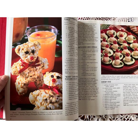 1999 Christmas Cookbook: The Spirit of Christmas Volume 4 - Picture 5 of 9